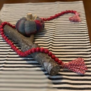 Farmhouse bead garland Red